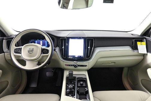 2025 Volvo XC60 B5 Plus