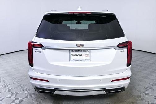 2022 Cadillac XT6 Premium Luxury FWD