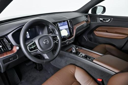 2025 Volvo XC60 B5 Plus