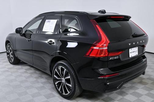 2025 Volvo XC60 B5 Plus