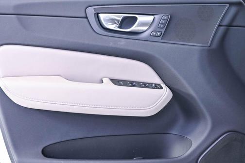 Crystal White Metallic 2026 Volvo XC60 B5 Plus