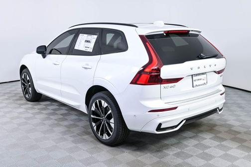 Crystal White Metallic 2026 Volvo XC60 B5 Plus