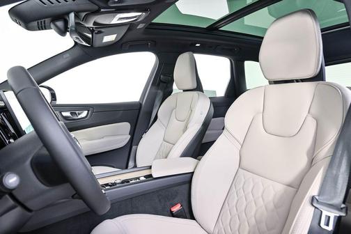 Crystal White Metallic 2026 Volvo XC60 B5 Plus