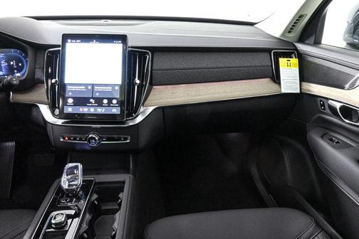2025 Volvo XC90 B5 Plus 7-Seater