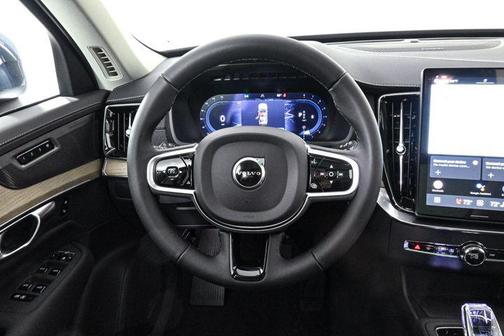 2025 Volvo XC90 B5 Plus 7-Seater
