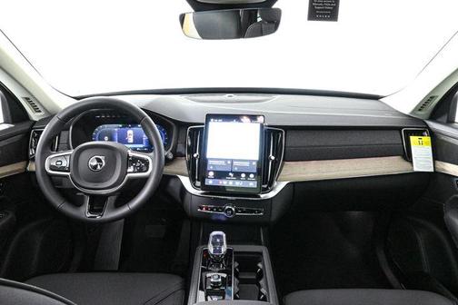 2025 Volvo XC90 B5 Plus 7-Seater