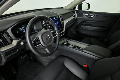 2025 Volvo XC60 B5 Plus