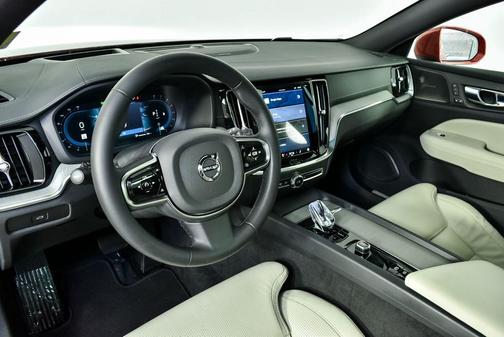 2024 Volvo V60 Cross Country B5 Ultimate