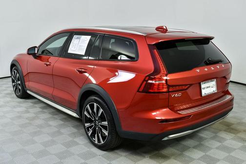 2024 Volvo V60 Cross Country B5 Ultimate