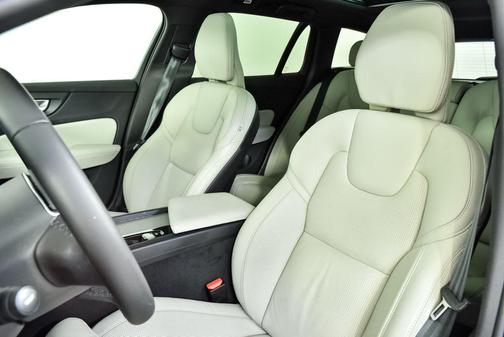 2024 Volvo V60 Cross Country B5 Ultimate
