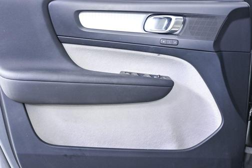 Osmium Grey Metallic 2019 Volvo XC40 T5 Momentum