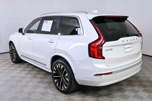 2025 Volvo XC90 B6 Plus 7-Seater