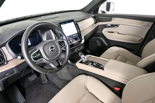 2025 Volvo XC90 B6 Plus 7-Seater