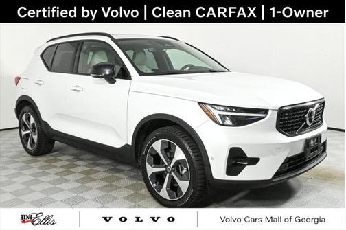 2023 Volvo XC40 B4 Ultimate Dark Theme