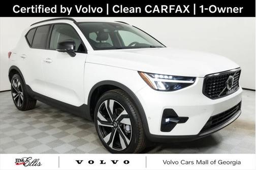 2025 Volvo XC40 B5 Plus Dark Theme