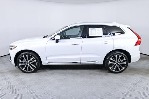 2023 Volvo XC60 B5 Ultimate Bright Theme