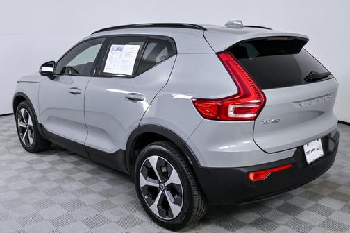 2025 Volvo XC40 B5 Plus Dark Theme