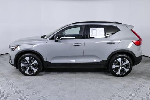 2025 Volvo XC40 B5 Plus Dark Theme