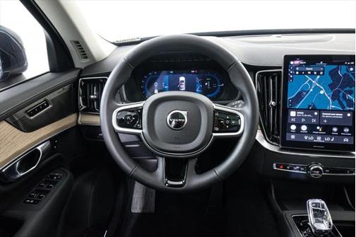 2025 Volvo XC90 Plug-In Hybrid T8 Plus 7-Seater