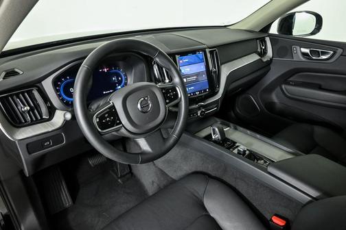 2025 Volvo XC60 B5 Plus