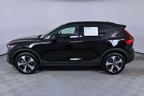 2025 Volvo XC40 B5 Plus Dark Theme