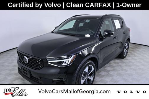 2025 Volvo XC40 B5 Plus Dark Theme