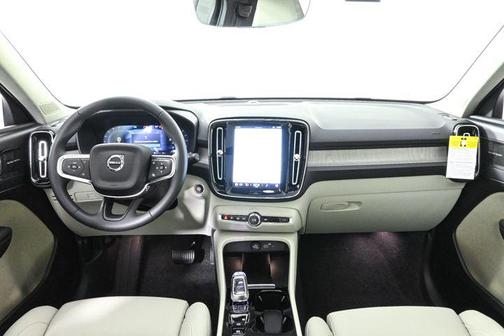 2025 Volvo XC40 B5 Plus Bright Theme