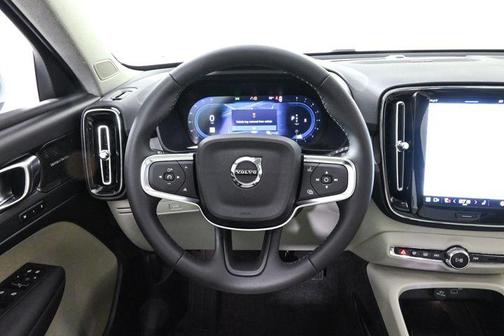 2025 Volvo XC40 B5 Plus Bright Theme