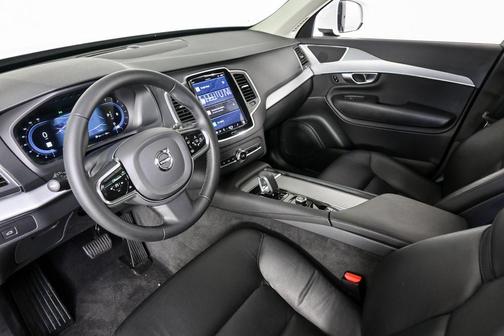 2023 Volvo XC90 B5 Core