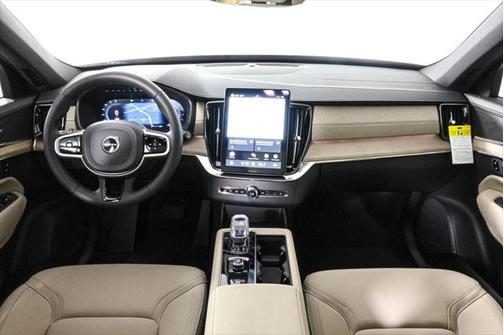 2025 Volvo XC90 B5 Core