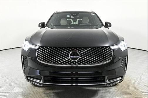 2025 Volvo XC90 B5 Core
