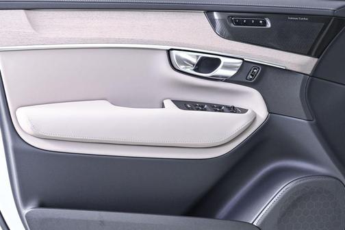 2026 Volvo XC90 Plug-In Hybrid T8 Plus 7-Seater