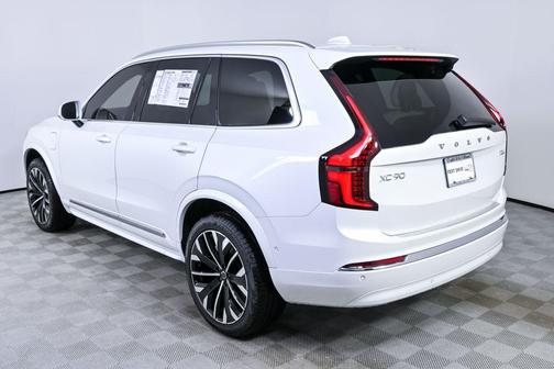 2026 Volvo XC90 Plug-In Hybrid T8 Plus 7-Seater