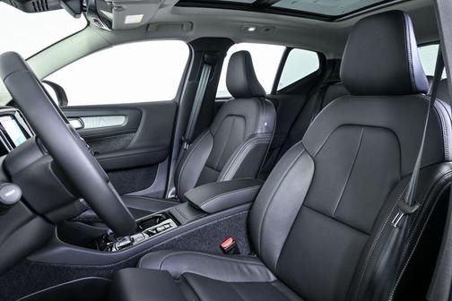 Sand Dune Metallic 2026 Volvo XC40 Plus, B4 FWD Gas (mild hybrid), Dark