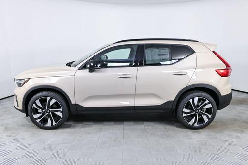 2026 Volvo XC40 Plus, B4 FWD Gas (mild hybrid), Dark