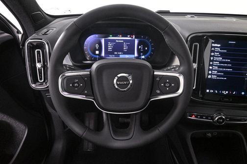 2025 Volvo XC40 B5 Core Bright Theme