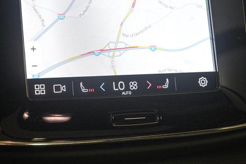2025 Volvo XC40 B5 Core Bright Theme