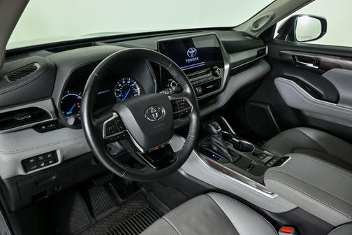 2021 Toyota Highlander Hybrid Platinum
