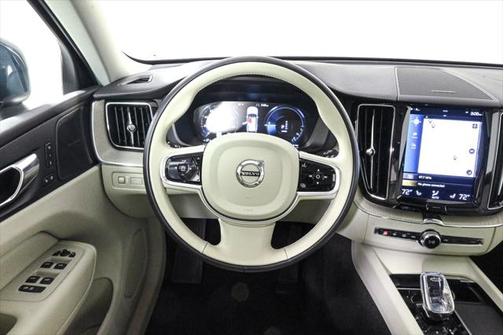 2021 Volvo XC60 Recharge Plug-In Hybrid T8 Inscription