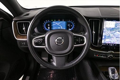 2022 Volvo XC60 B5 Inscription