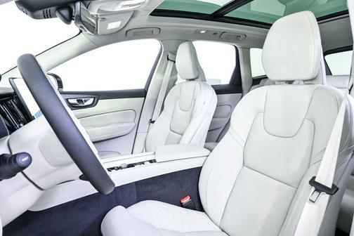 2026 Volvo XC60 B5 Ultra
