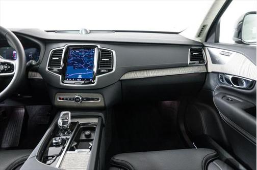 2023 Volvo XC90 Recharge Plug-In Hybrid T8 Ultimate Bright Theme 7-Seater