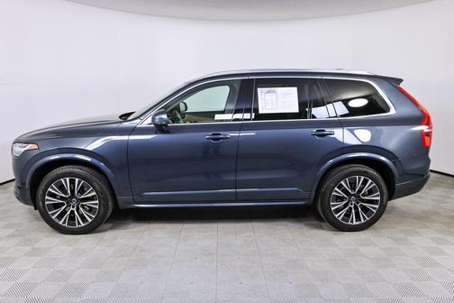 2022 Volvo XC90 T5 Momentum