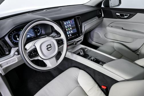 2025 Volvo V60 Cross Country B5 Plus
