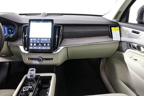 2025 Volvo XC90 B6 Ultra