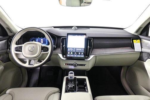 2025 Volvo XC90 B6 Ultra