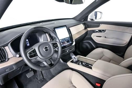 Silver Dawn Metallic 2025 Volvo XC90 B5 Plus 7-Seater