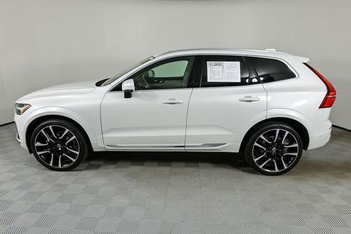 2023 Volvo XC60 B5 Ultimate Bright Theme