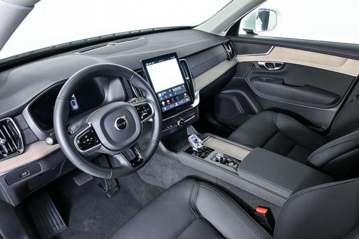 2025 Volvo XC90 B6 Plus 7-Seater