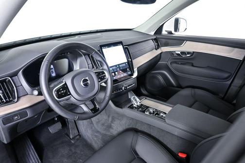 2025 Volvo XC90 B6 Plus 7-Seater